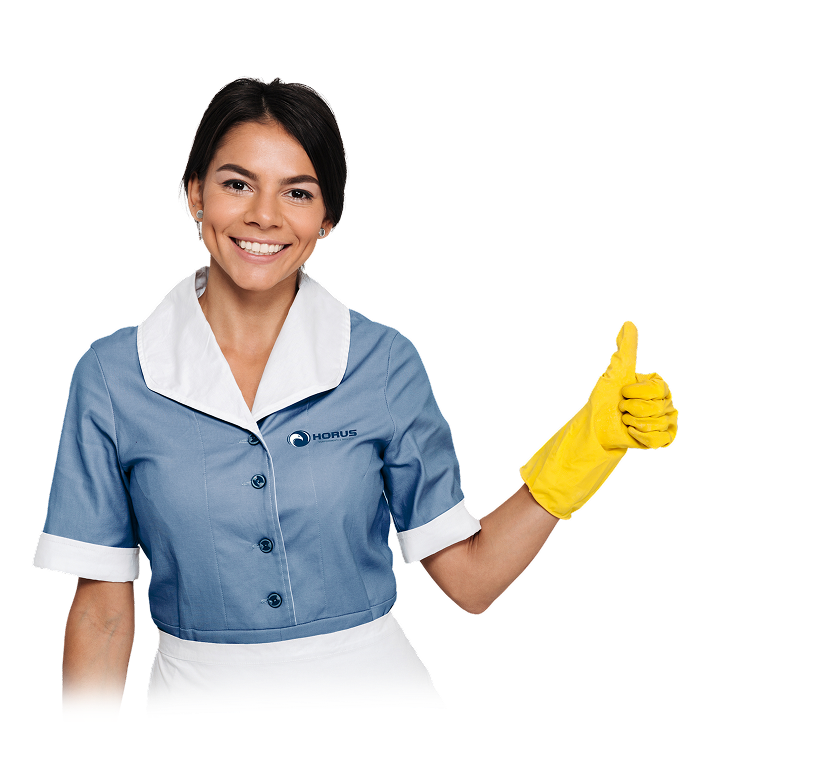 Uma imagem com uma mulher de limpeza, sorrindo por está trabalhando